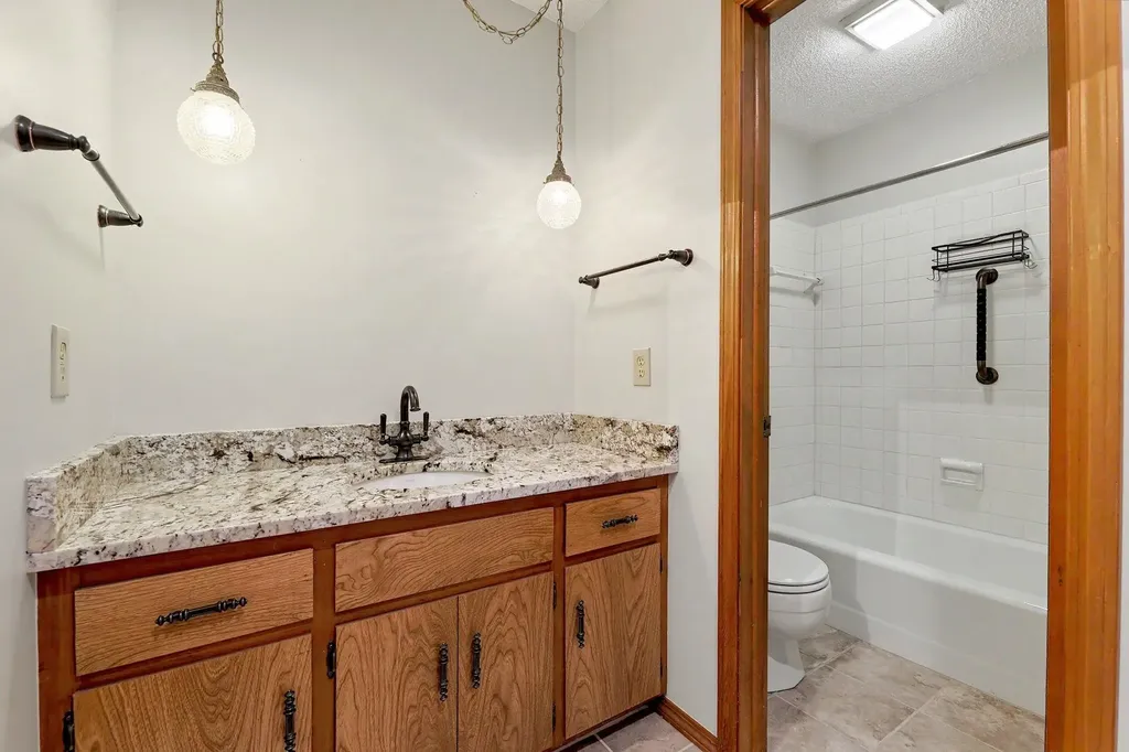 641 N Woodlawn Wichita KS 67208