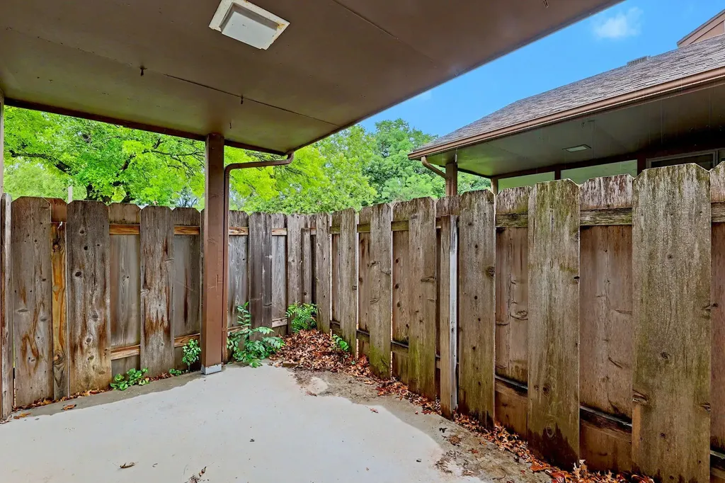 641 N Woodlawn Wichita KS 67208