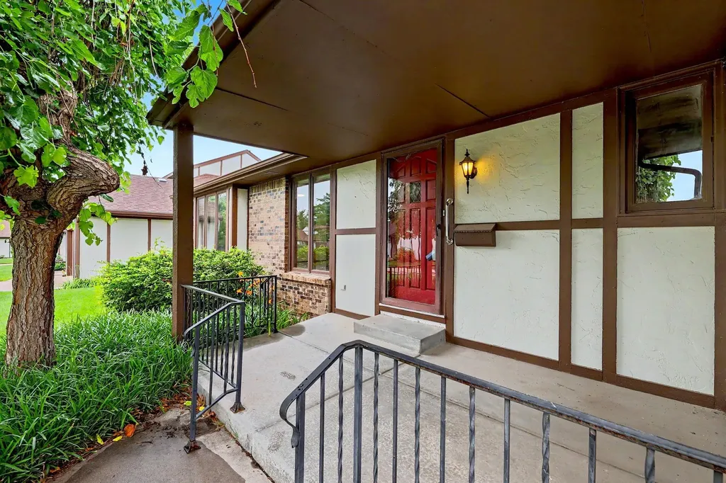641 N Woodlawn Wichita KS 67208