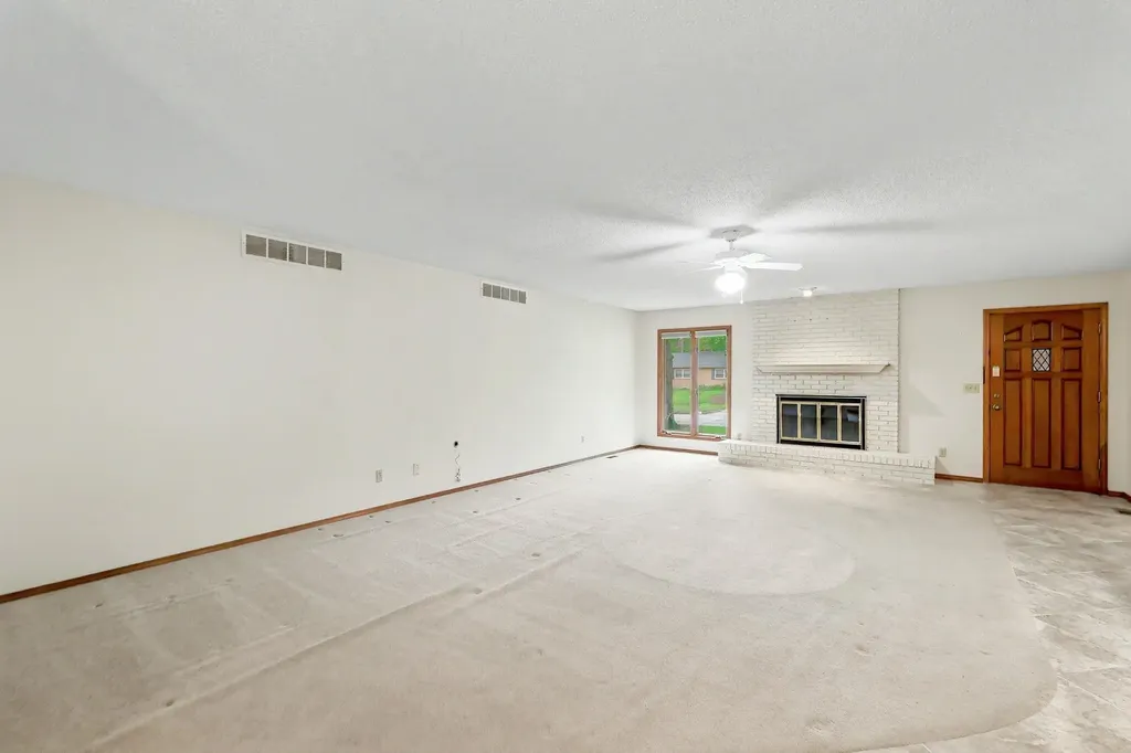 641 N Woodlawn Wichita KS 67208