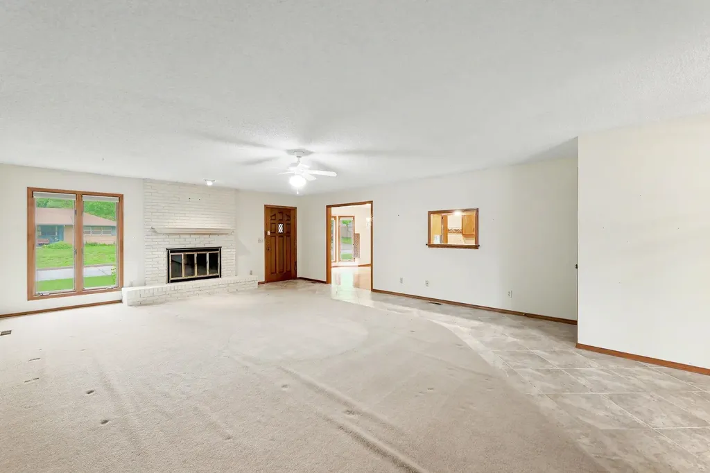 641 N Woodlawn Wichita KS 67208