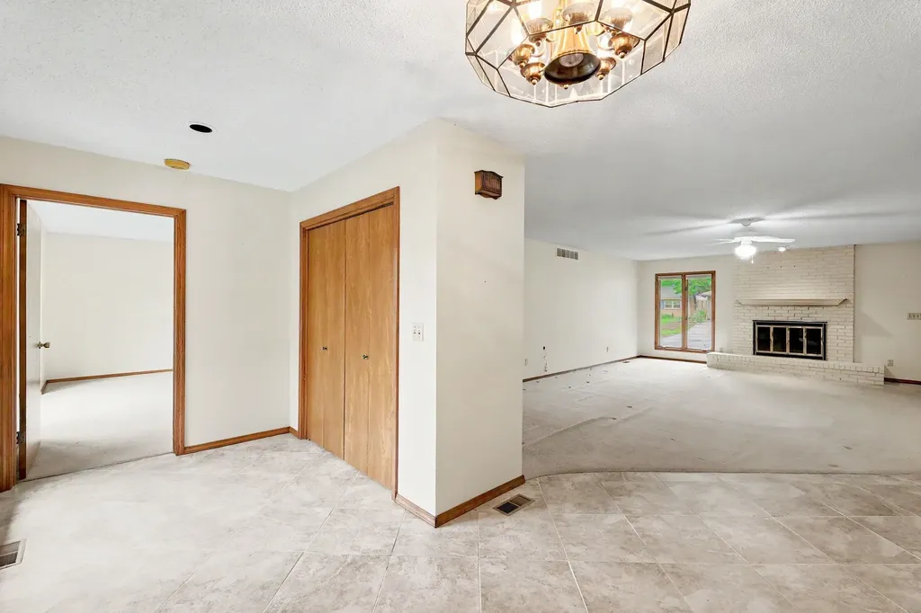 641 N Woodlawn Wichita KS 67208