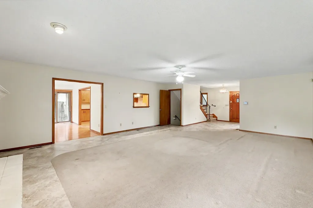641 N Woodlawn Wichita KS 67208