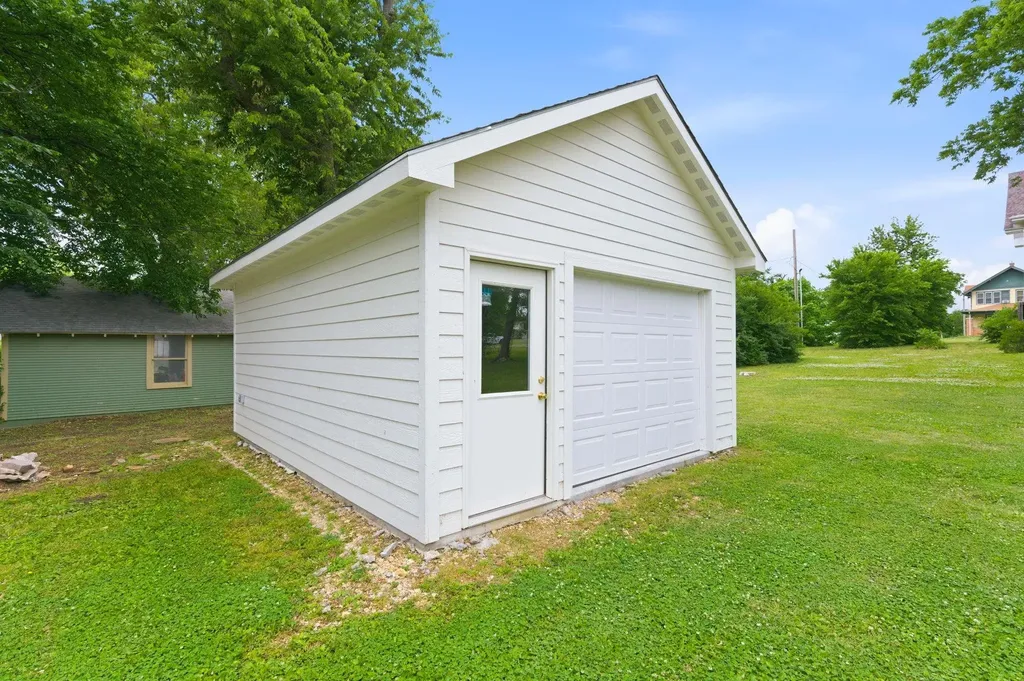 205 N St Nicholas Street Eureka KS 67045