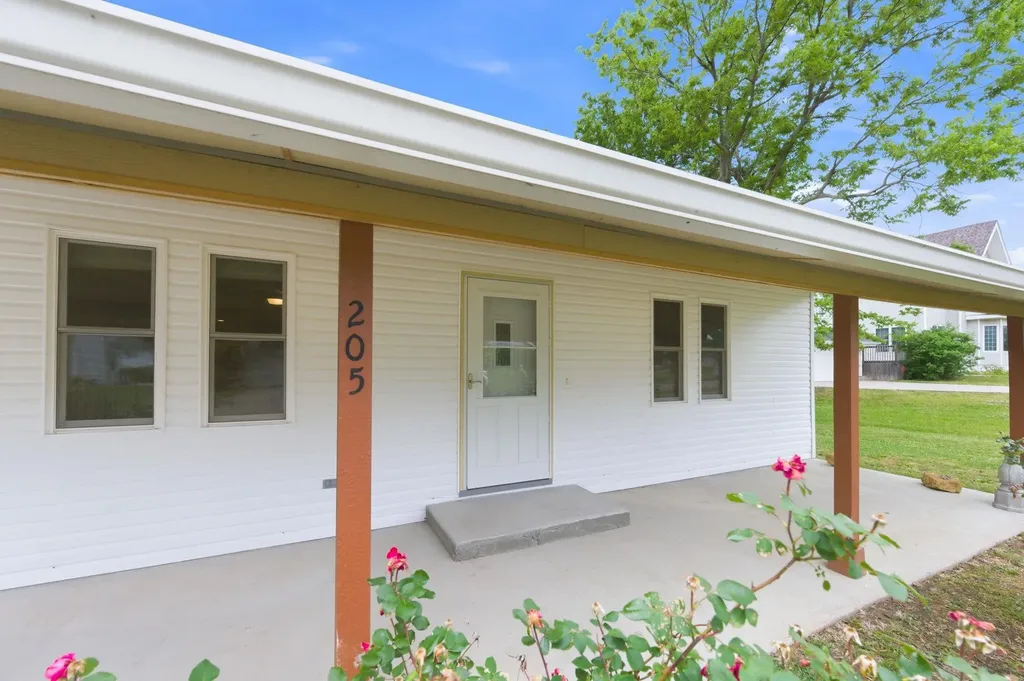 205 N St Nicholas Street Eureka KS 67045
