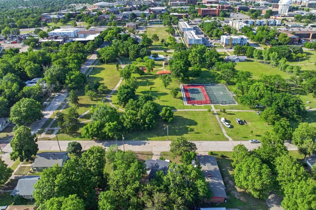3527 E 15th Wichita KS 67208