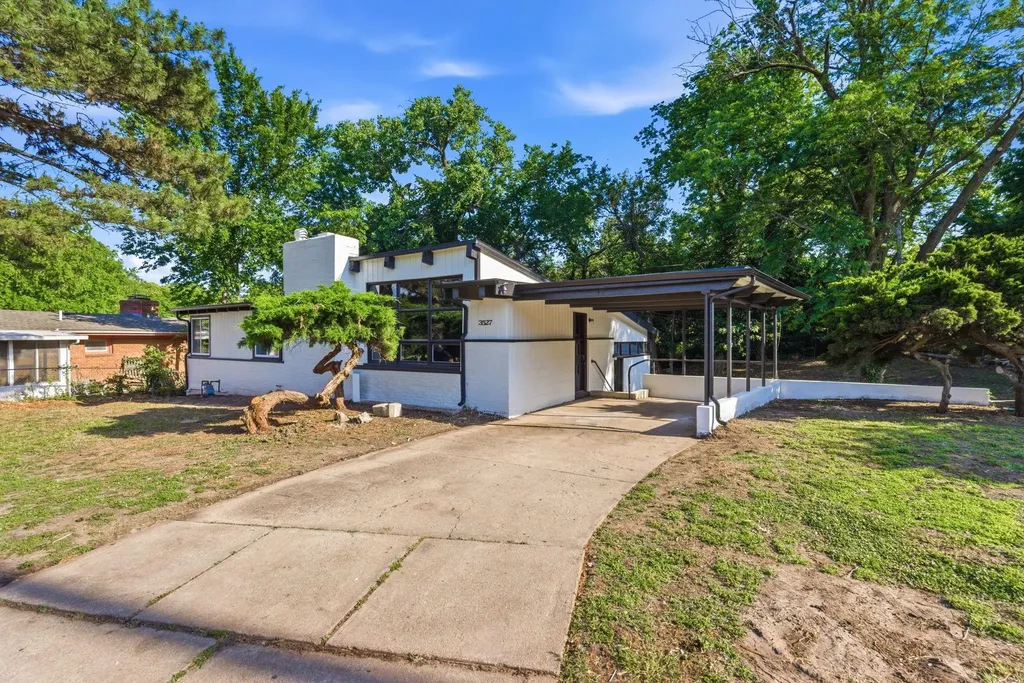3527 E 15th Wichita KS 67208