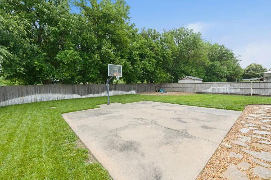 742 Erin Lane Mulvane KS 67110