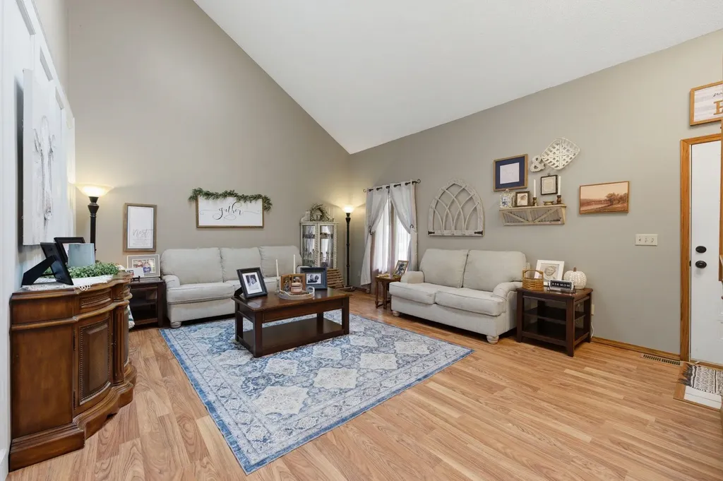 742 Erin Lane Mulvane KS 67110
