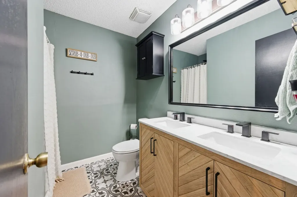 709 N Erin Lane Mulvane KS 67110-1228