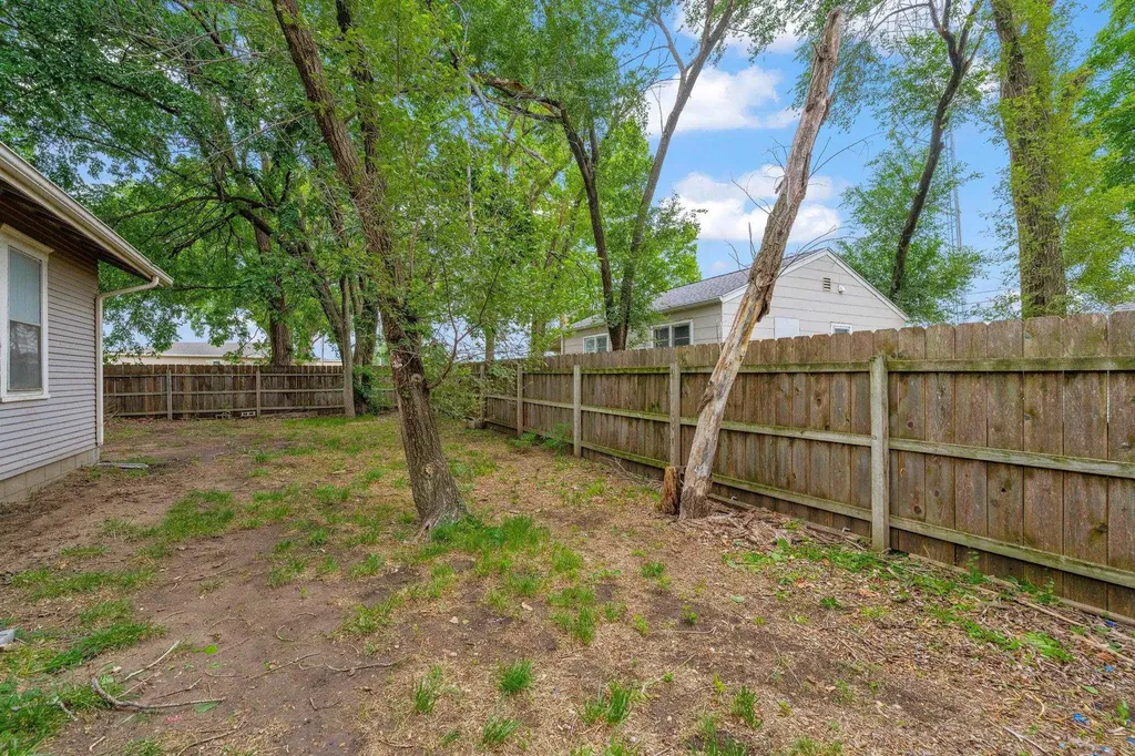 103 W 57th Street N Wichita KS 67204-2101