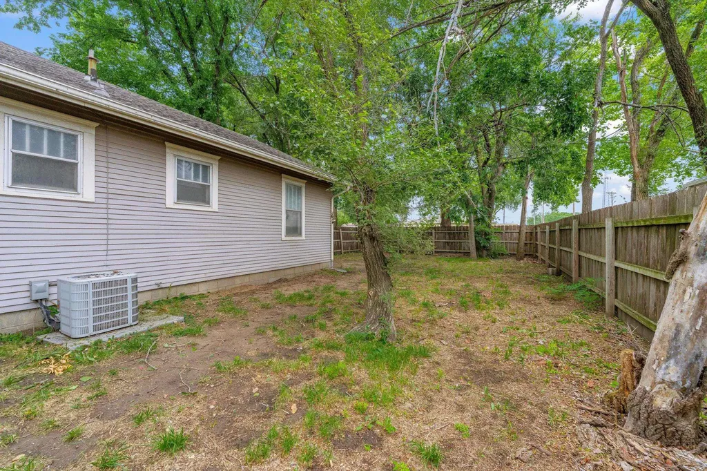 103 W 57th Street N Wichita KS 67204-2101