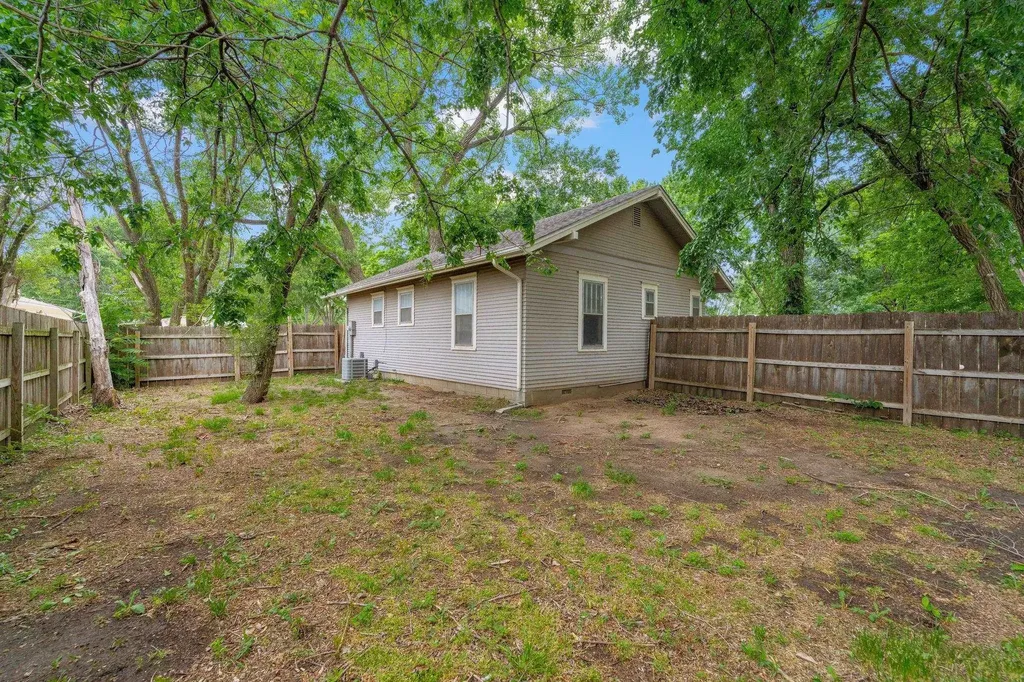 103 W 57th Street N Wichita KS 67204-2101