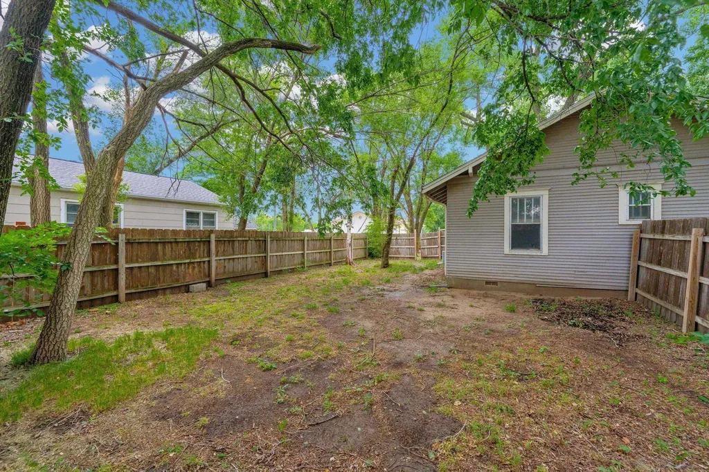 103 W 57th Street N Wichita KS 67204-2101