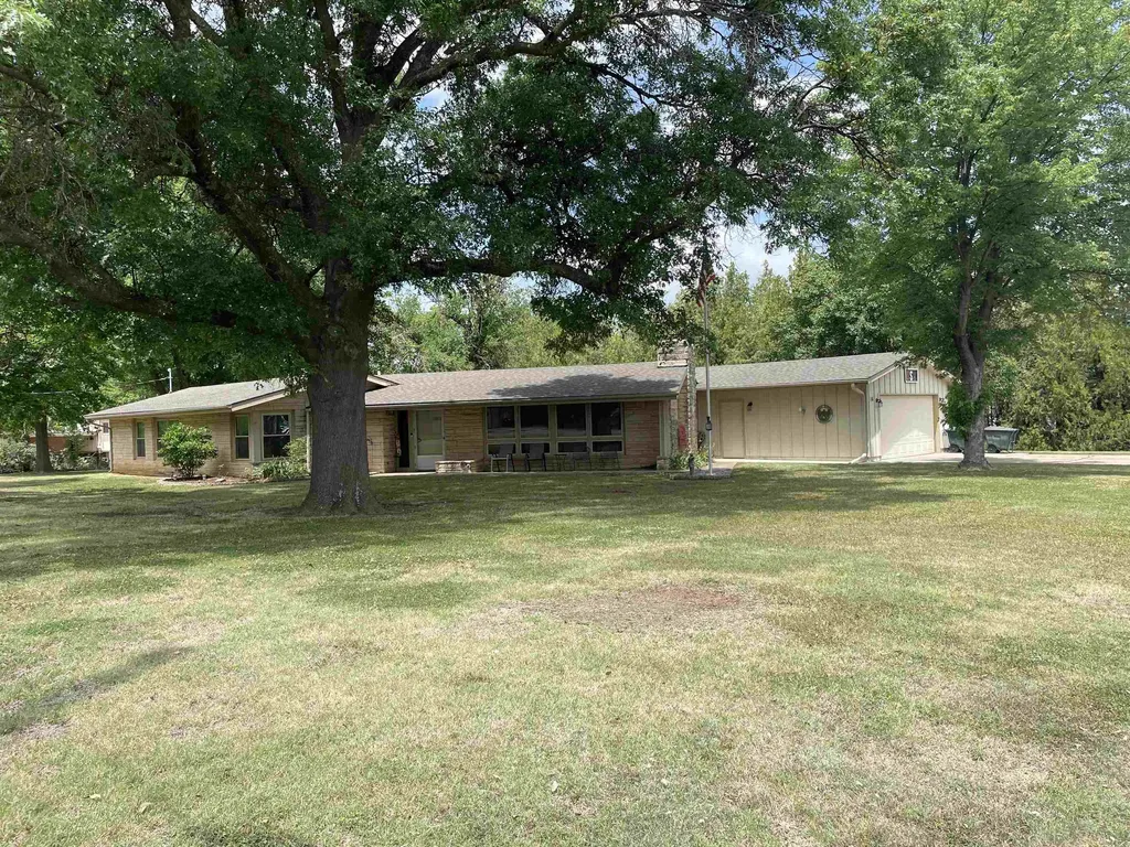 16 Grandview Wellington KS 67152