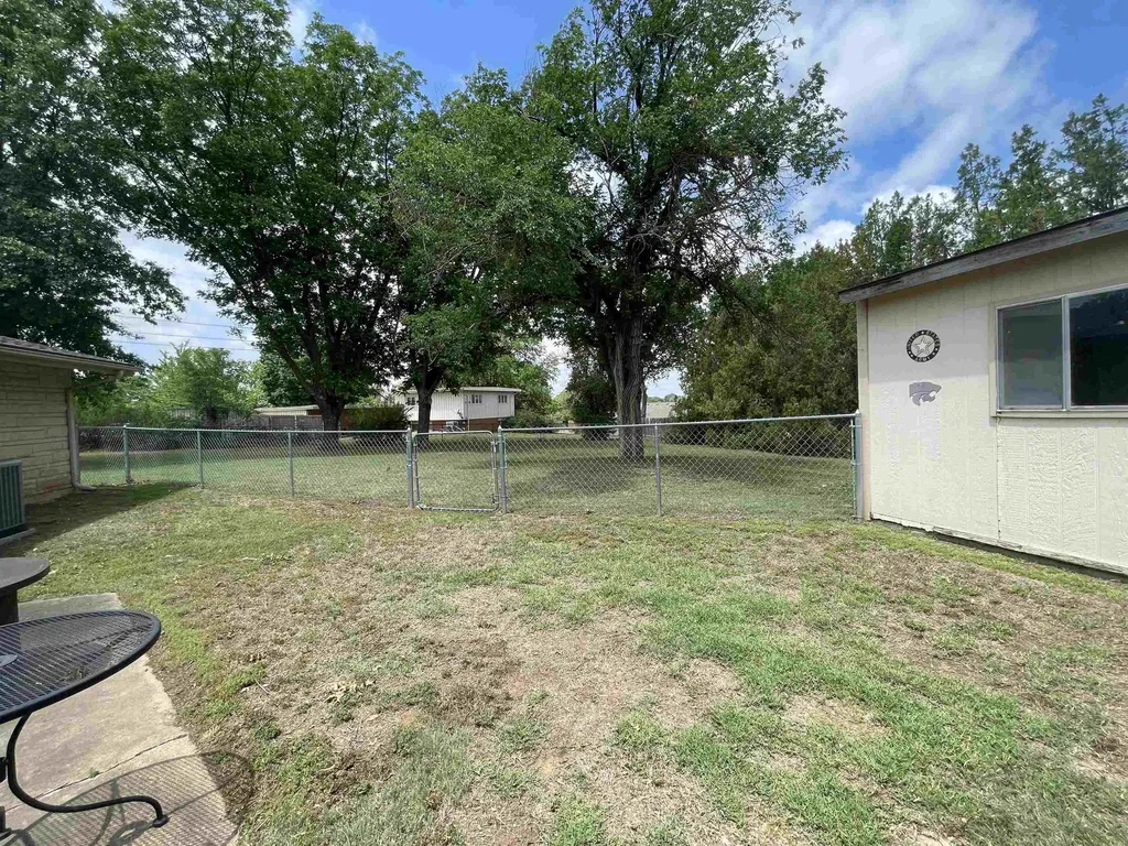 16 Grandview Wellington KS 67152