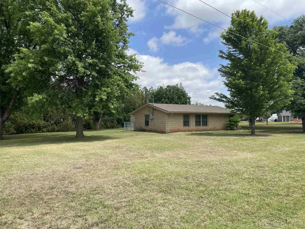 16 Grandview Wellington KS 67152