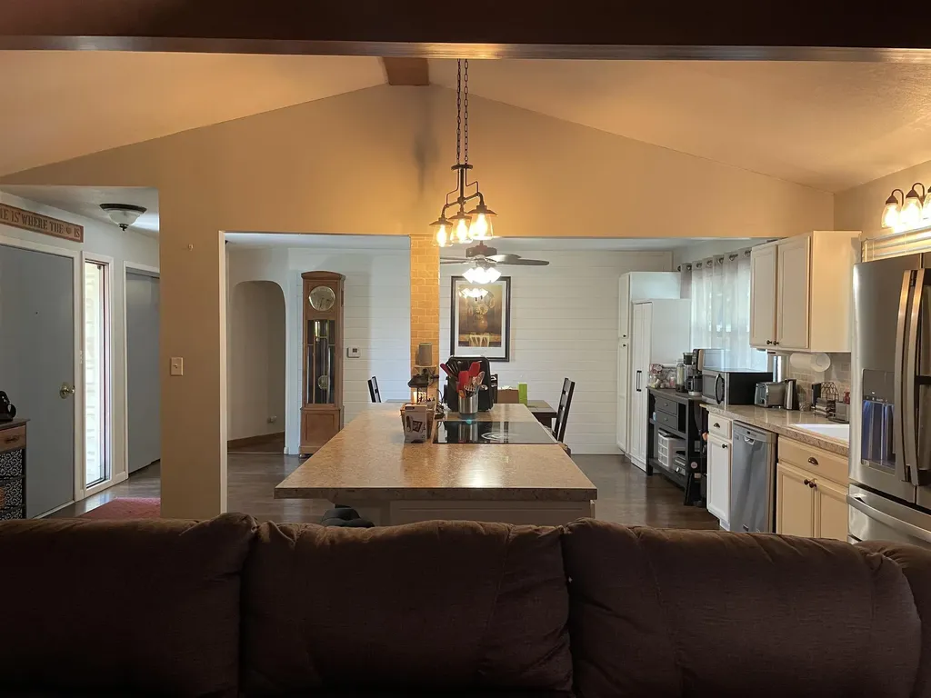 16 Grandview Wellington KS 67152