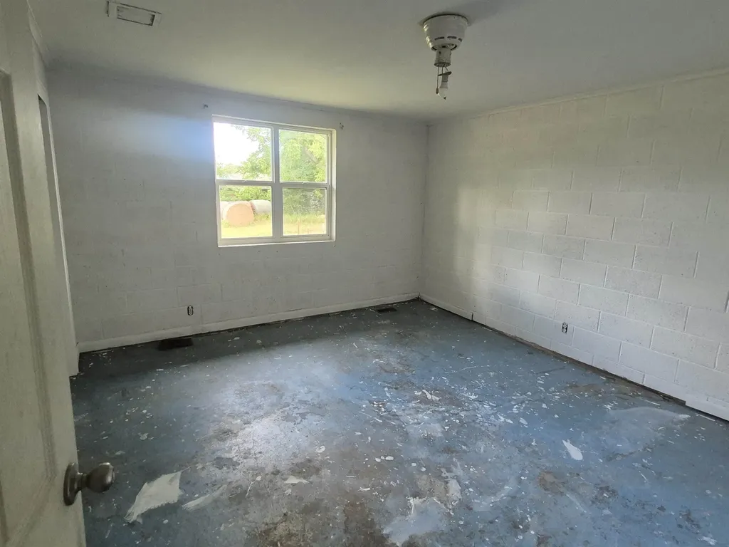 21253 Hoover Avenue Winfield KS 67156