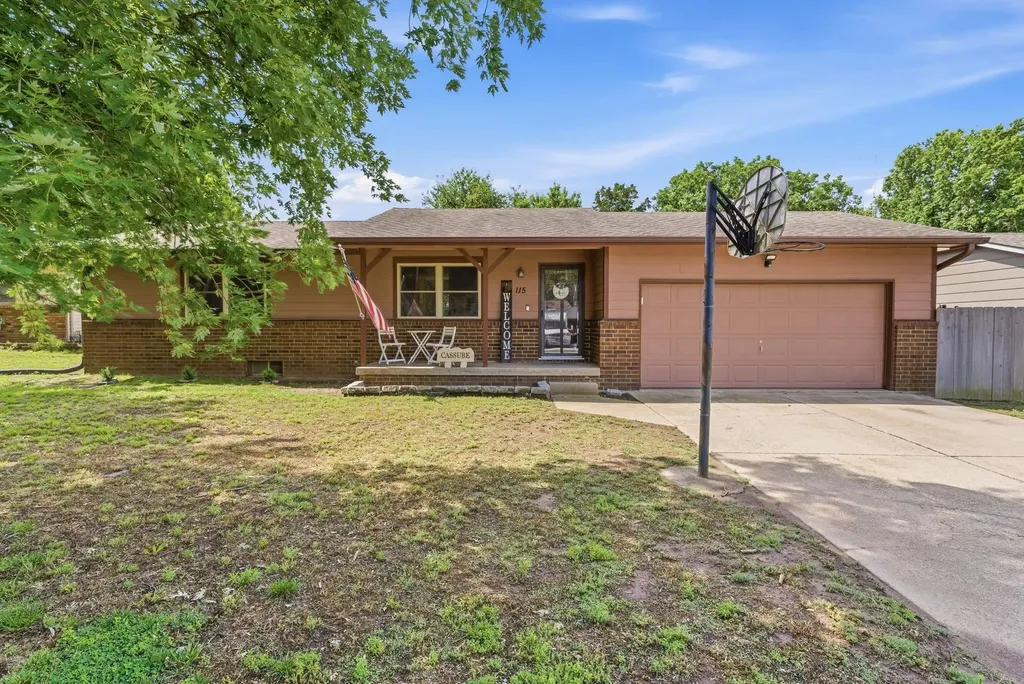 115 W April Drive Mulvane KS 67110