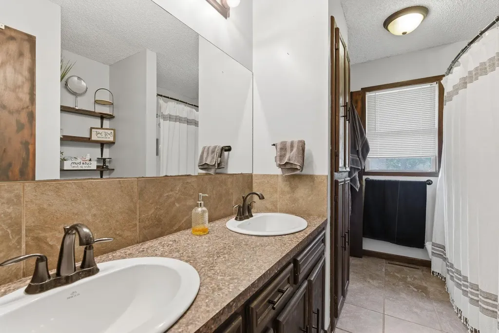 115 W April Drive Mulvane KS 67110