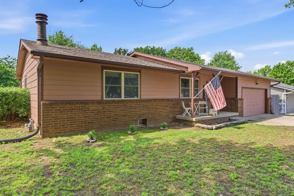 115 W April Drive Mulvane KS 67110