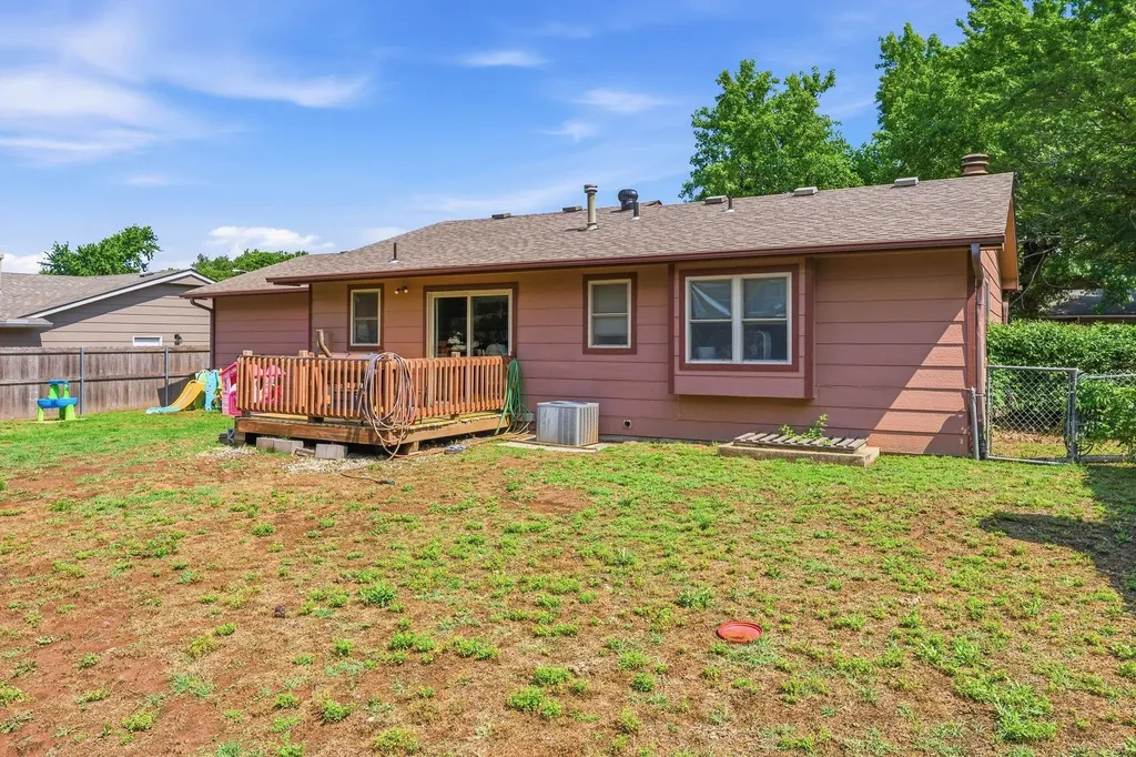 115 W April Drive Mulvane KS 67110