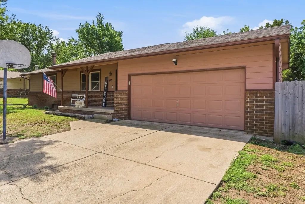 115 W April Drive Mulvane KS 67110