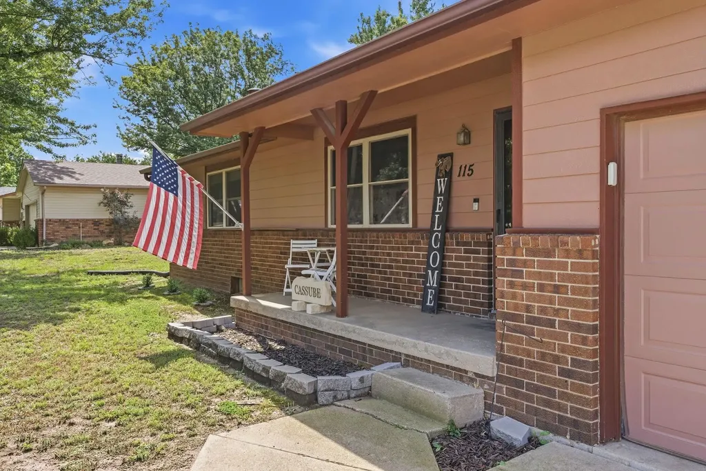 115 W April Drive Mulvane KS 67110