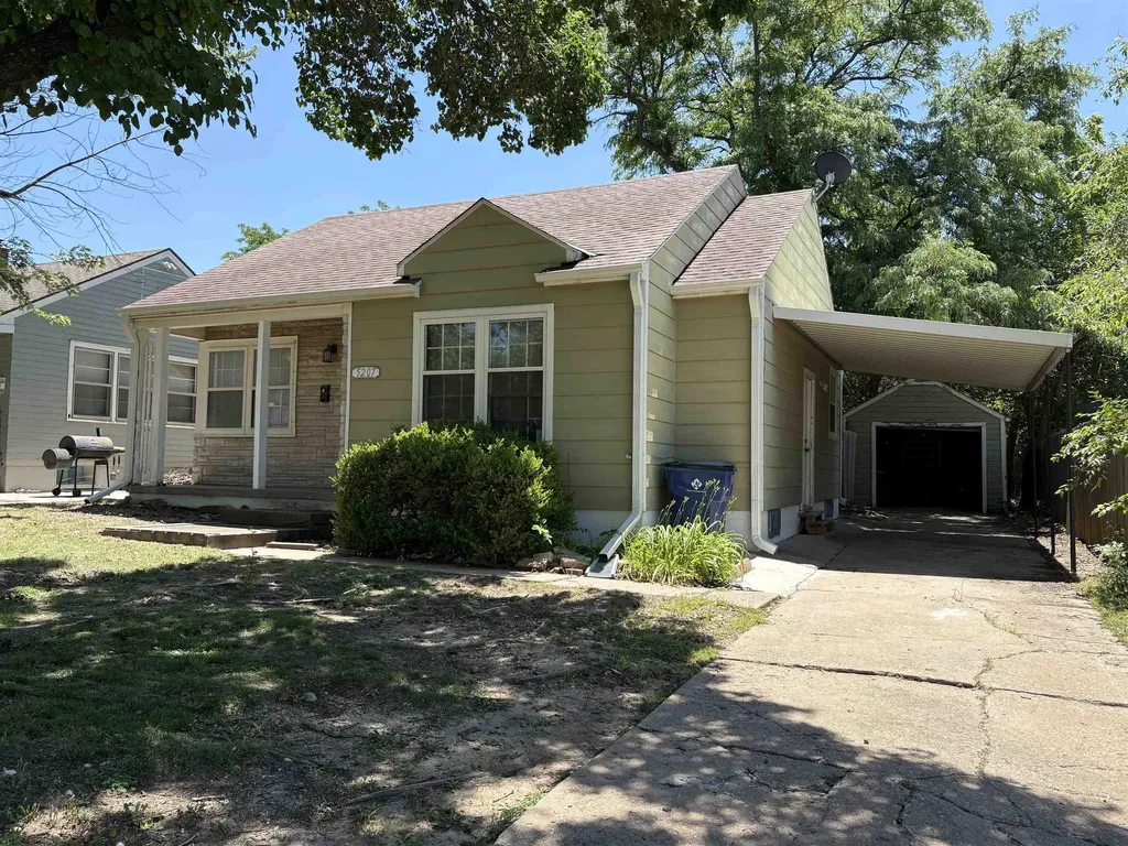 5207 E Murdock Wichita KS 67208