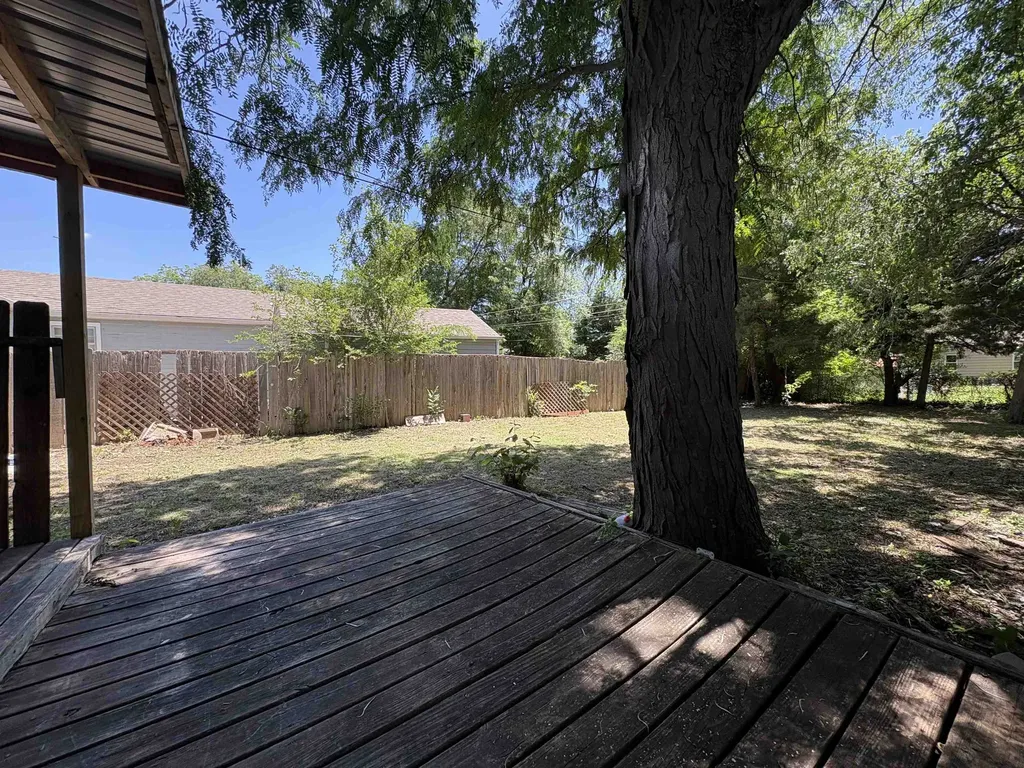 5207 E Murdock Wichita KS 67208