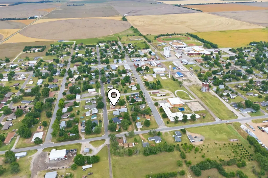 320 S Collingwood Pretty Prairie KS 67570