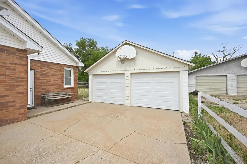 320 S Collingwood Pretty Prairie KS 67570