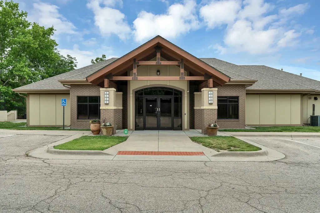8201 E Harry Street Wichita KS 67207-4655