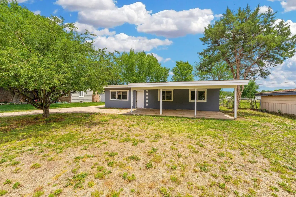 617 N High Drive Wellington KS 67152