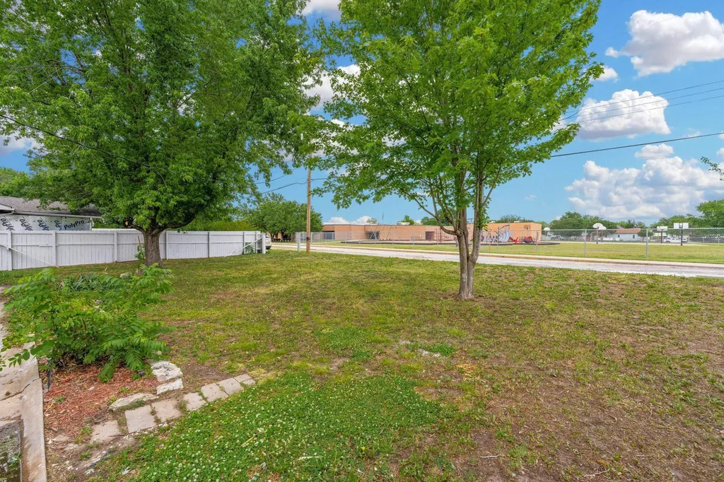 617 N High Drive Wellington KS 67152