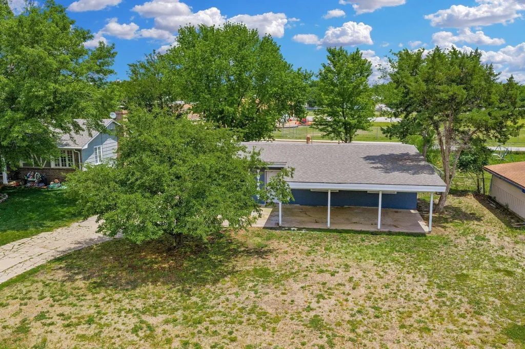 617 N High Drive Wellington KS 67152