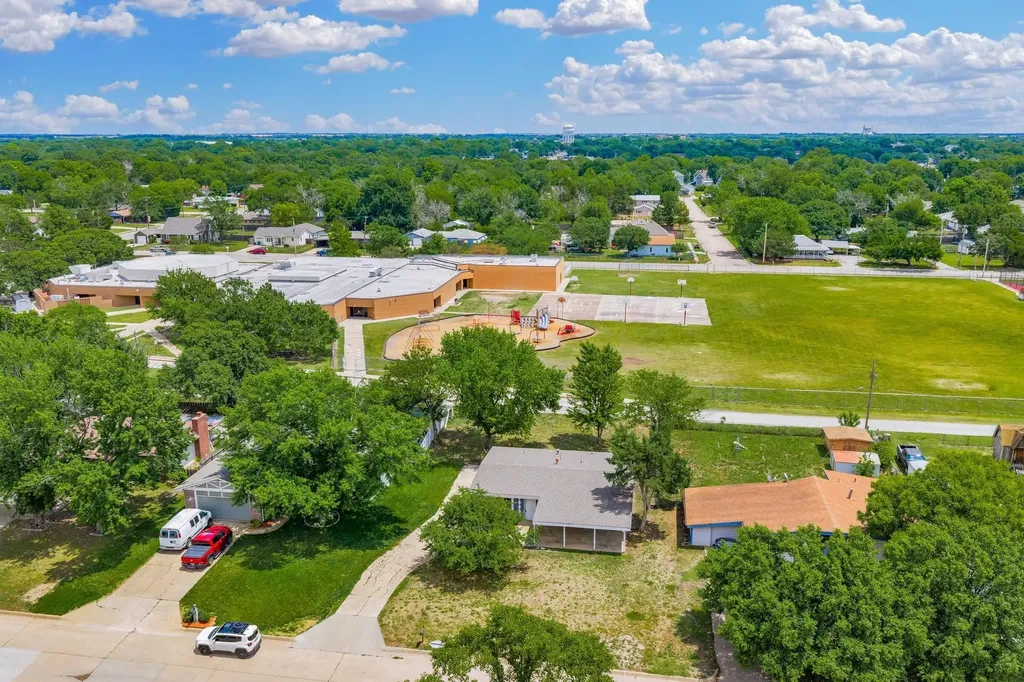 617 N High Drive Wellington KS 67152