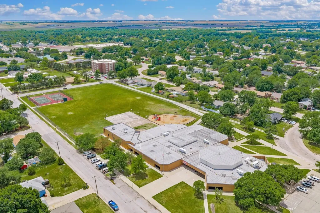 617 N High Wellington KS 67152