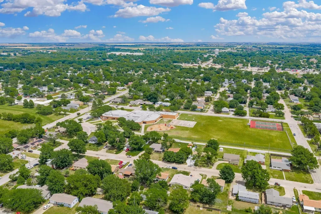 617 N High Drive Wellington KS 67152