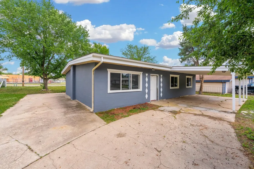 617 N High Drive Wellington KS 67152