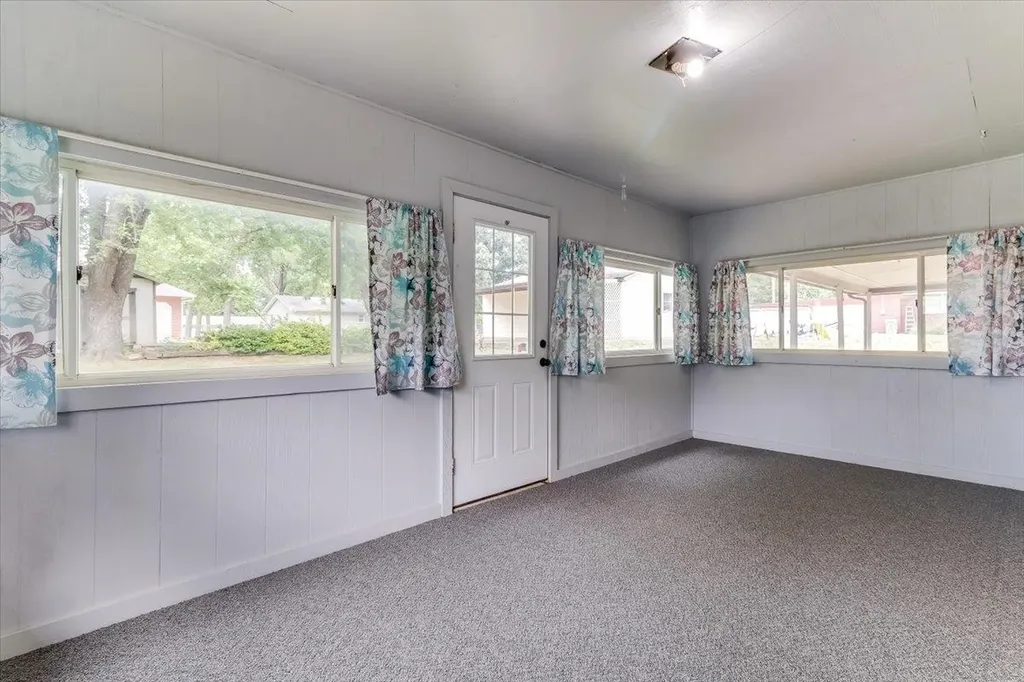 215 S Tracy Avenue Clearwater KS 67026
