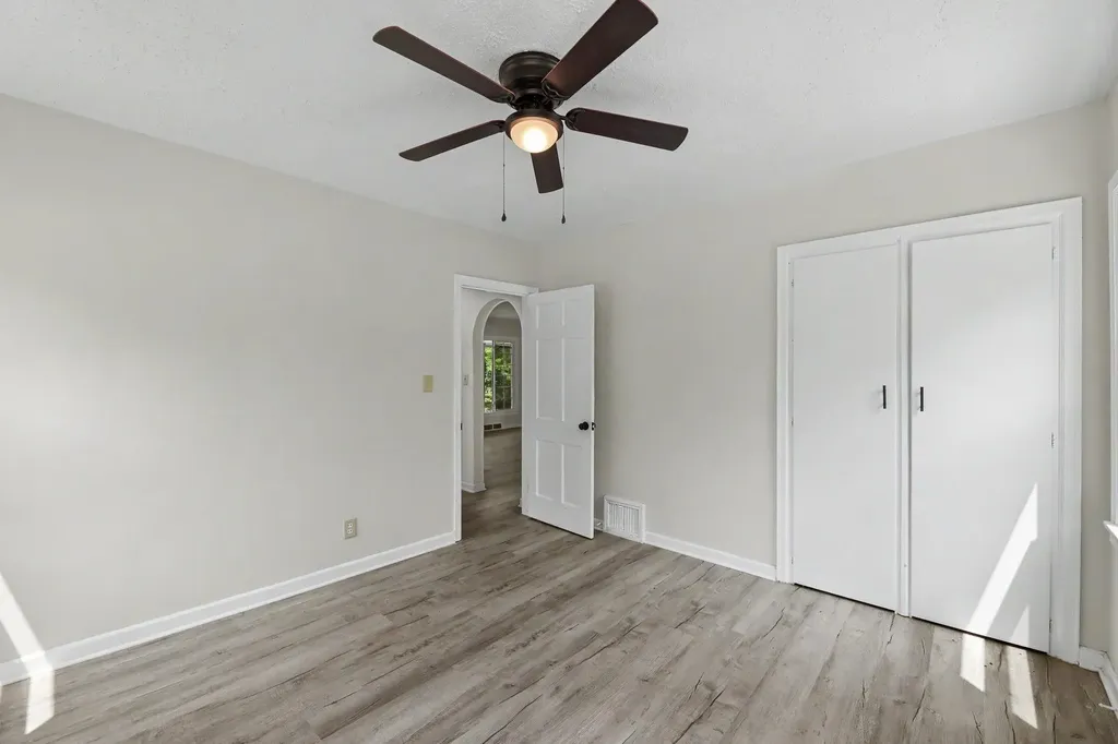 956 S Holyoke Wichita KS 67218
