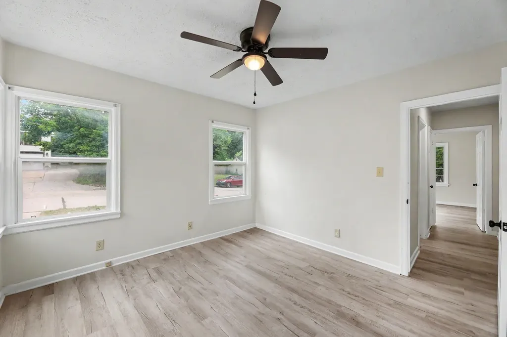 956 S Holyoke Wichita KS 67218