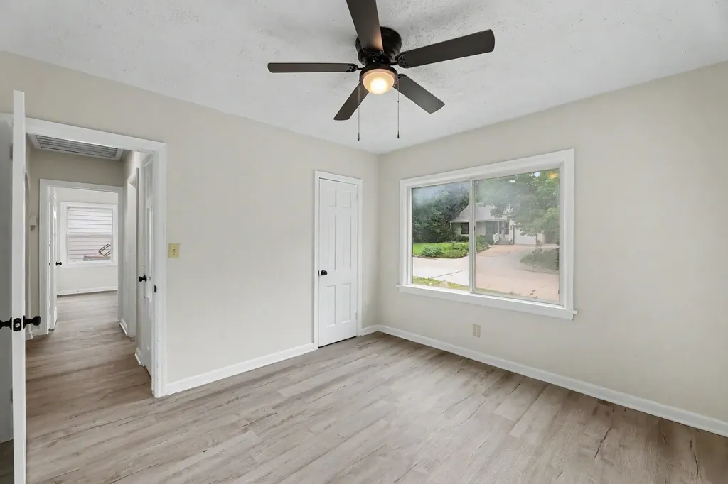 956 S Holyoke Wichita KS 67218