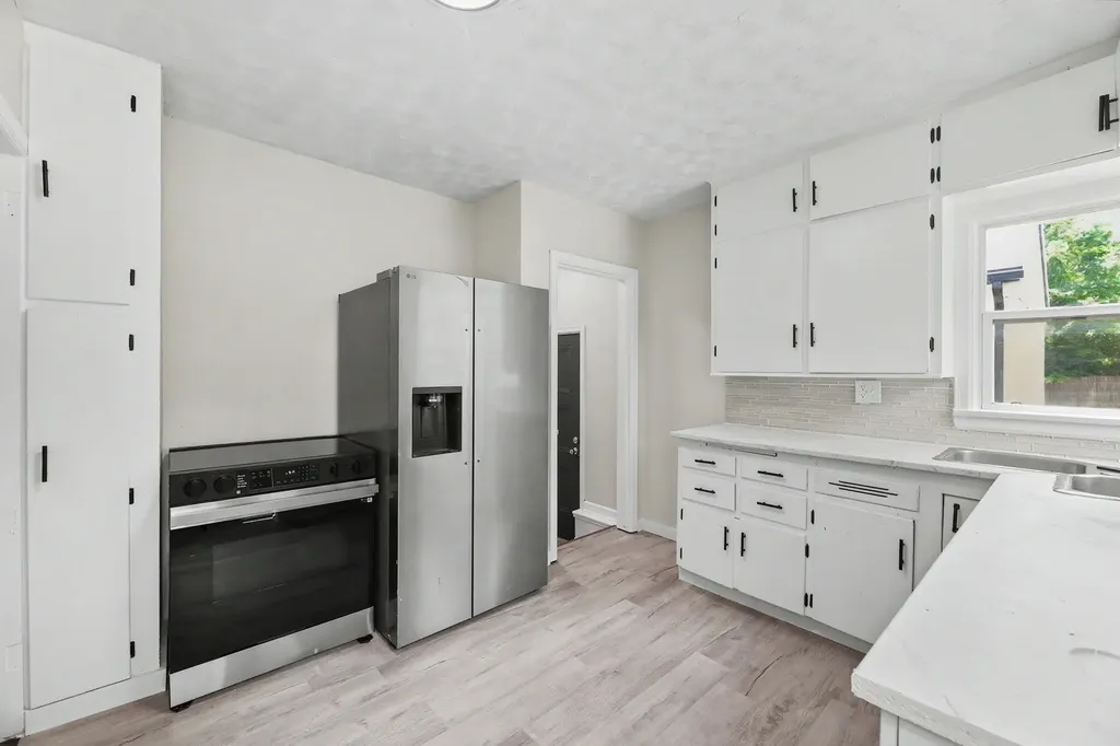 956 S Holyoke Wichita KS 67218