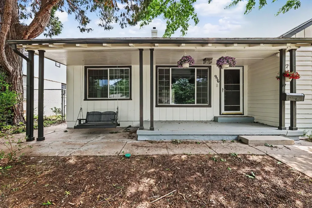 956 S Holyoke Wichita KS 67218