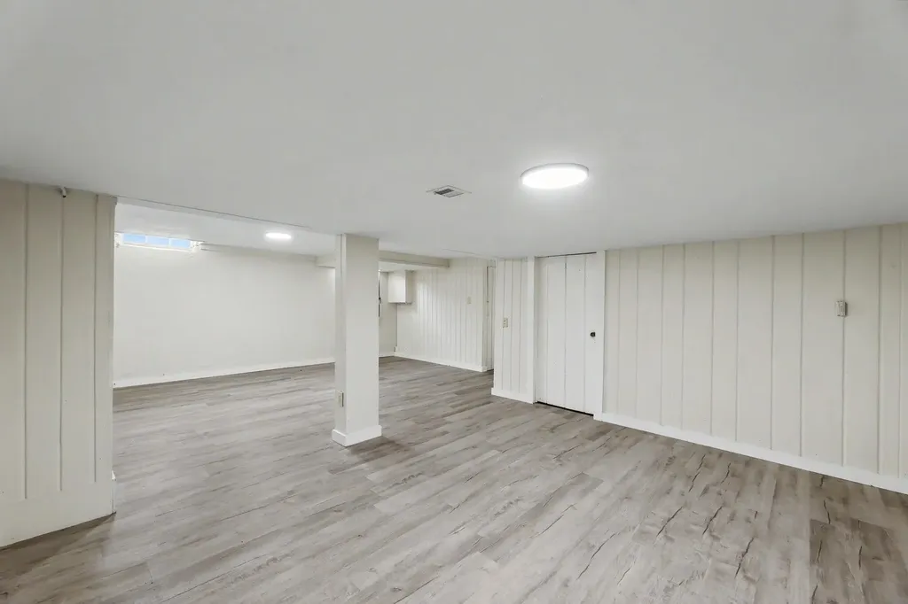 956 S Holyoke Wichita KS 67218