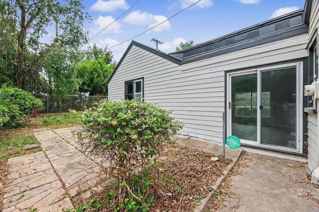 956 S Holyoke Wichita KS 67218