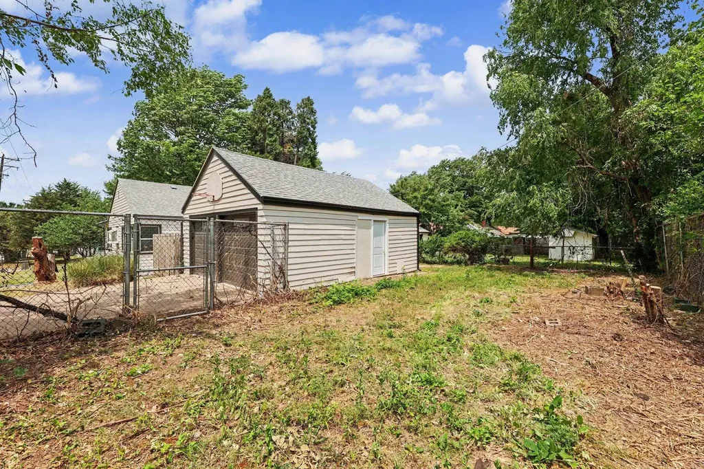 956 S Holyoke Wichita KS 67218